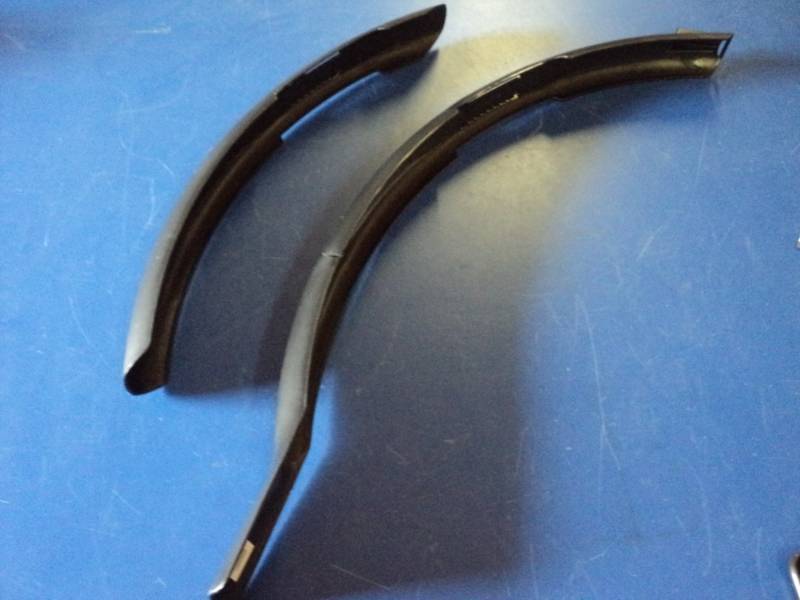 lot 7399 image: Bike wheel guards PN 4015493380139