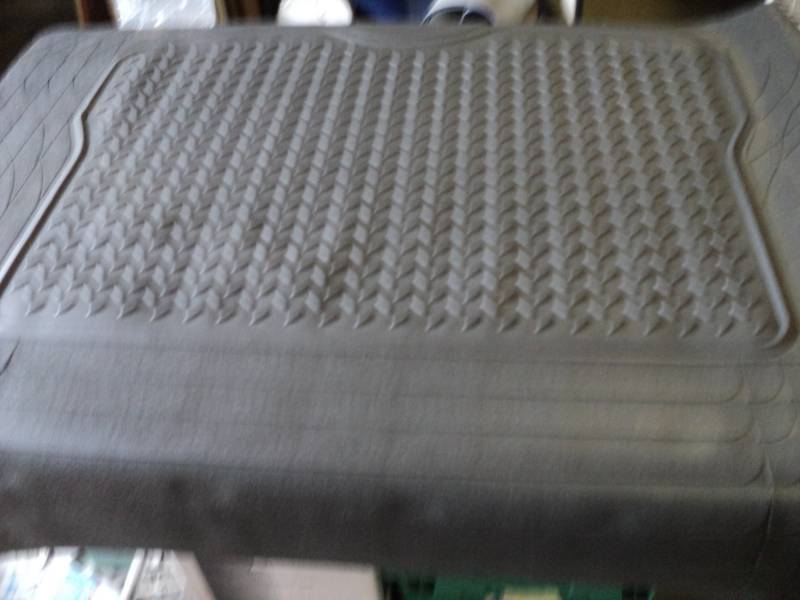 lot 7402 image: Automotive mat, gray, approx 55 x 43