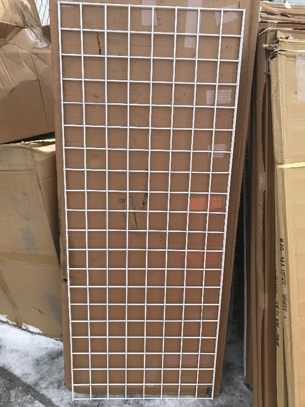 lot 10346 image: (1)  New 2 x 5 metal grid great for display mounts make creative fencing use your imagination heavy duty steel very nice