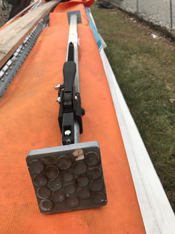 lot 18 image: Nice compact adjustable load lock adjust down to pick up van size or up to cargo truck very handy to have in your pick up or van