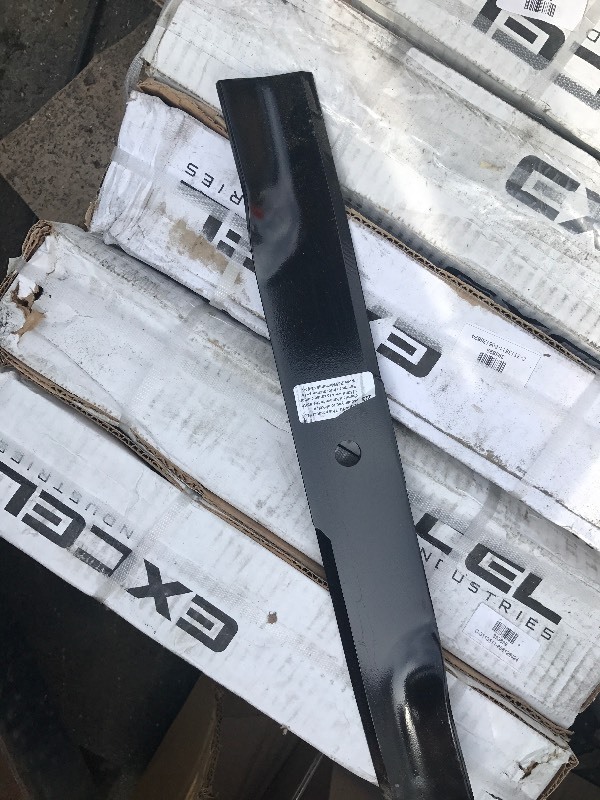 lot 49 image: Set of (2) 18.5 mower blades
