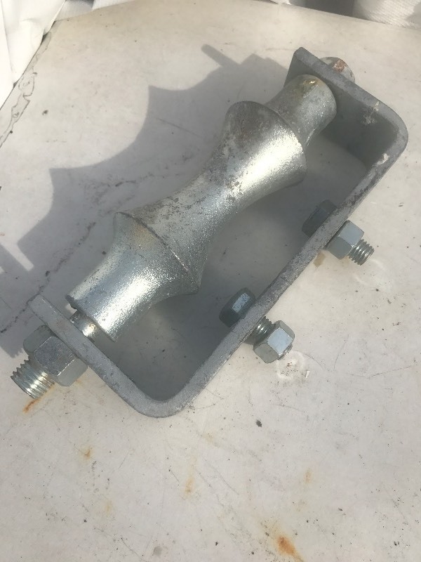 lot 99 image: Heavy duty steel roller mount use your imagination