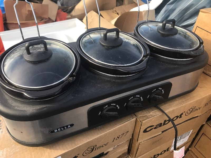 lot 124 image: Three vessel crockpot party warmer has a built-in lid holder