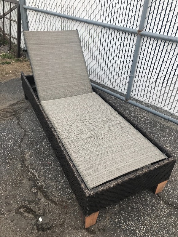 lot 188 image: Heavy duty patio lounge chair as pictured