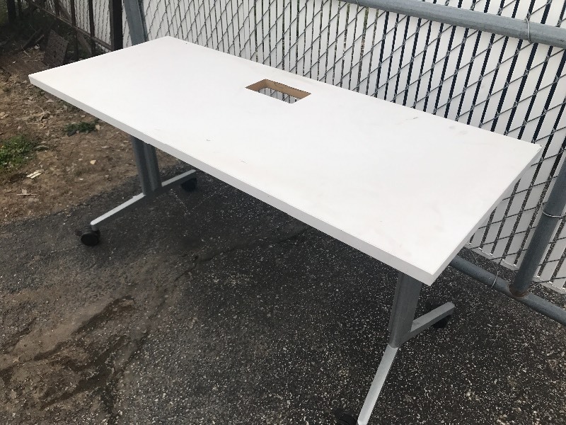 lot 183 image: New work table that tilts up on casters