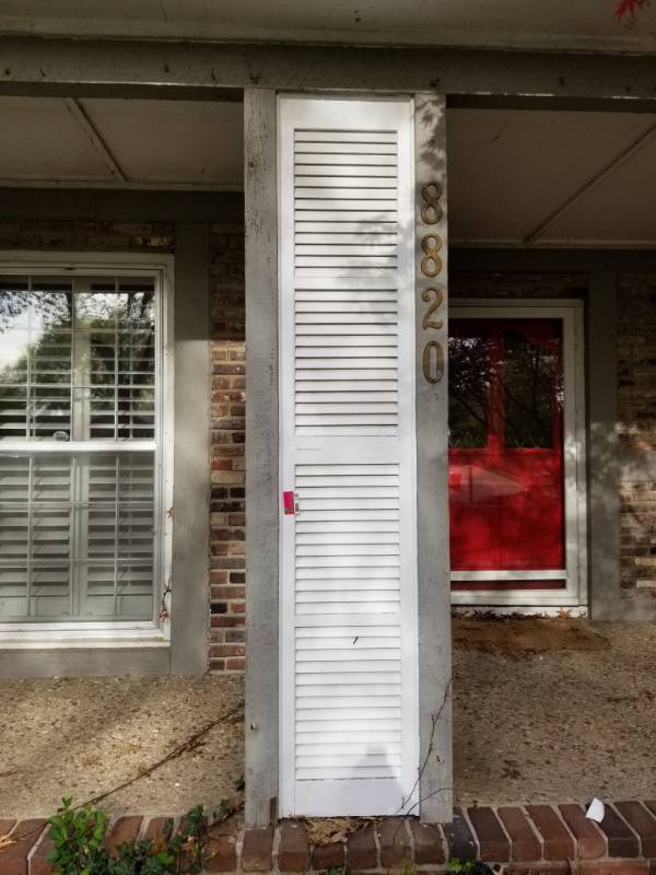 lot 1583 image: 3 Outdoor Shutters