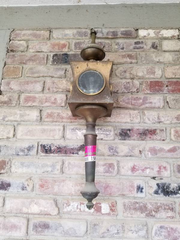 lot 1584 image: Antique Porch Light