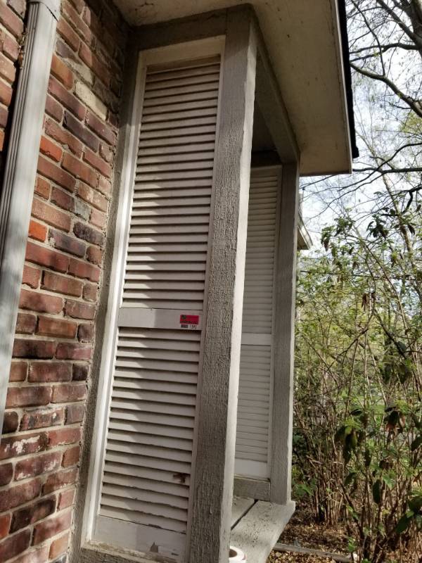 lot 1592 image: 2 Window Shutters