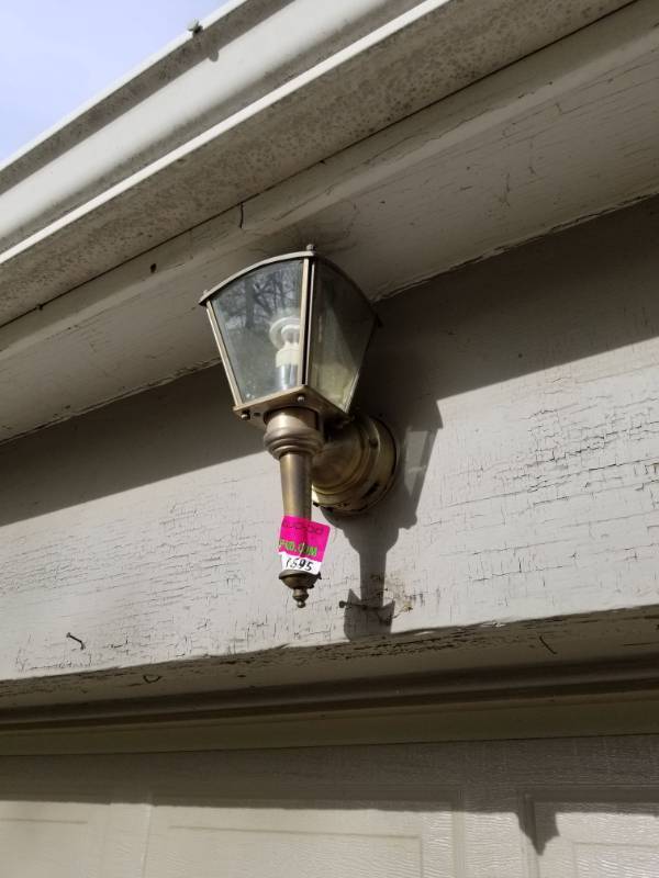 lot 1595 image: Outdoor Light Above Garage