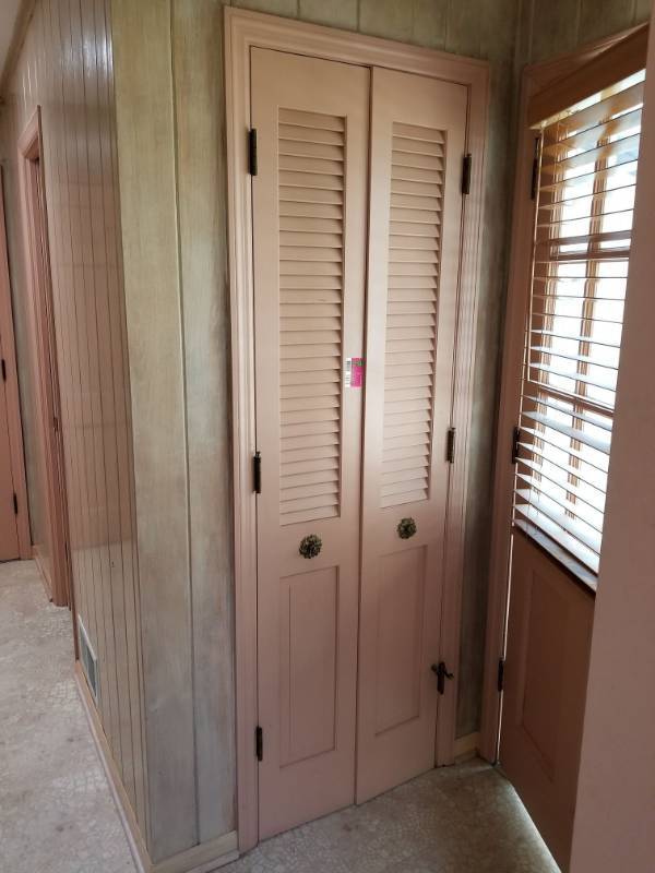 lot 1615 image: Pantry Doors and Shelves