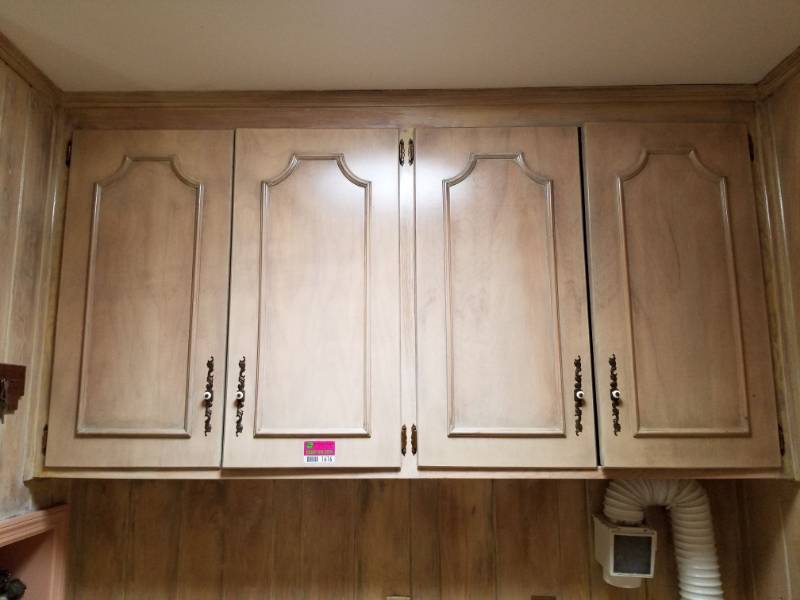lot 1616 image: Laundry Room Upper Cabinets