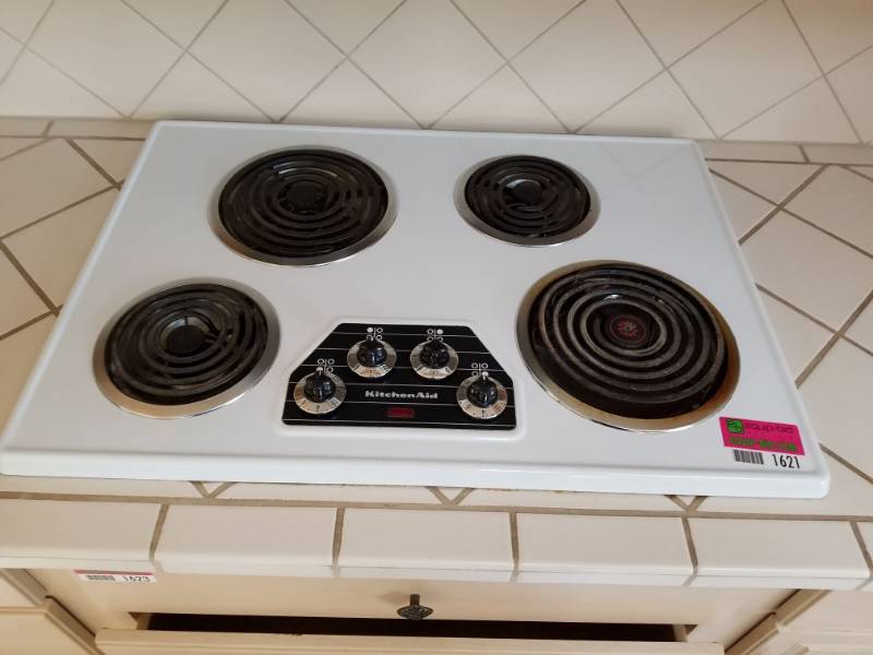 lot 1621 image: Kitchen Aid Stove Top