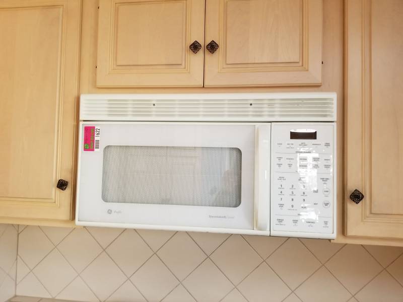 lot 1622 image: GE Profile Spacemaker XL Microwave