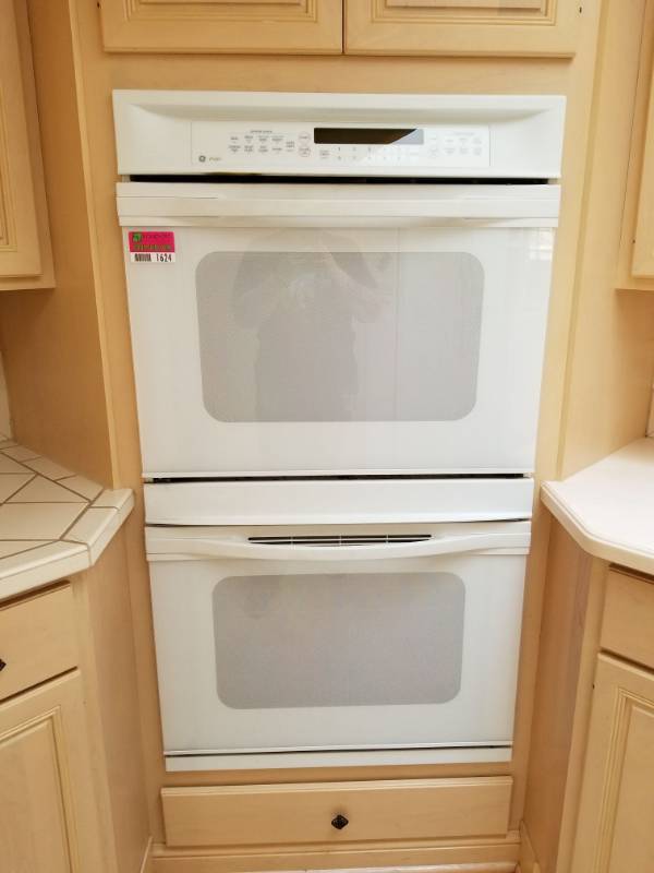 lot 1624 image: GE Profile Double Oven