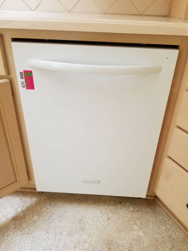 lot 1628 image: Kitchen Aid Dishwasher