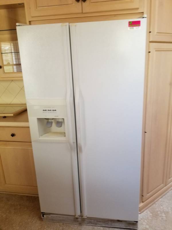 lot 1629 image: Kitchen Aid Refrigerator