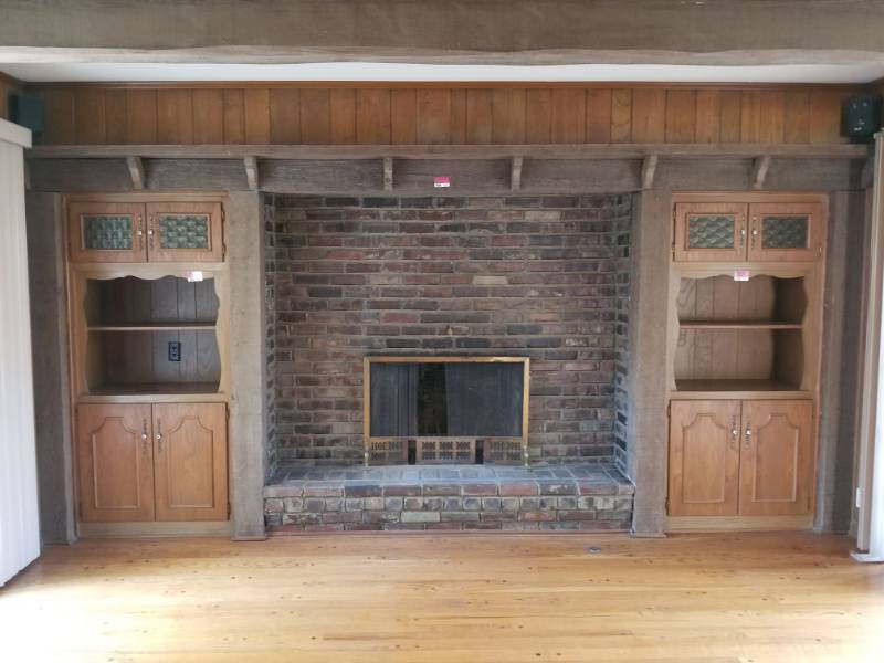 lot 1637 image: Wood Mantel