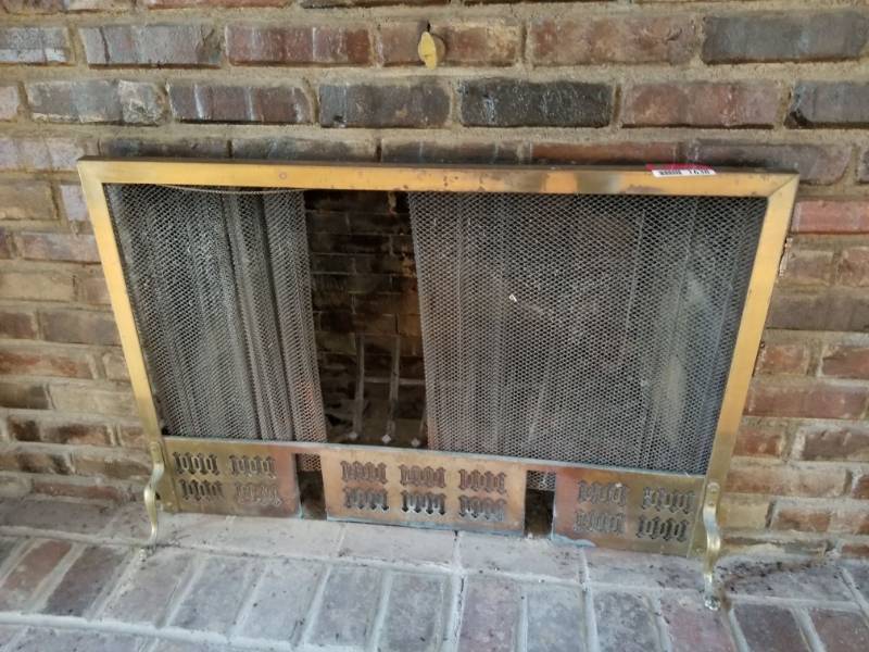 lot 1638 image: Fireplace Screen