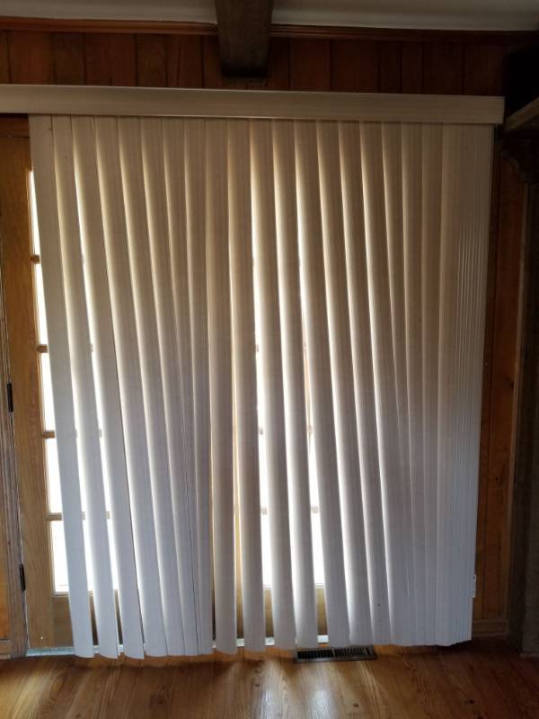 lot 1639 image: Sliding Blinds