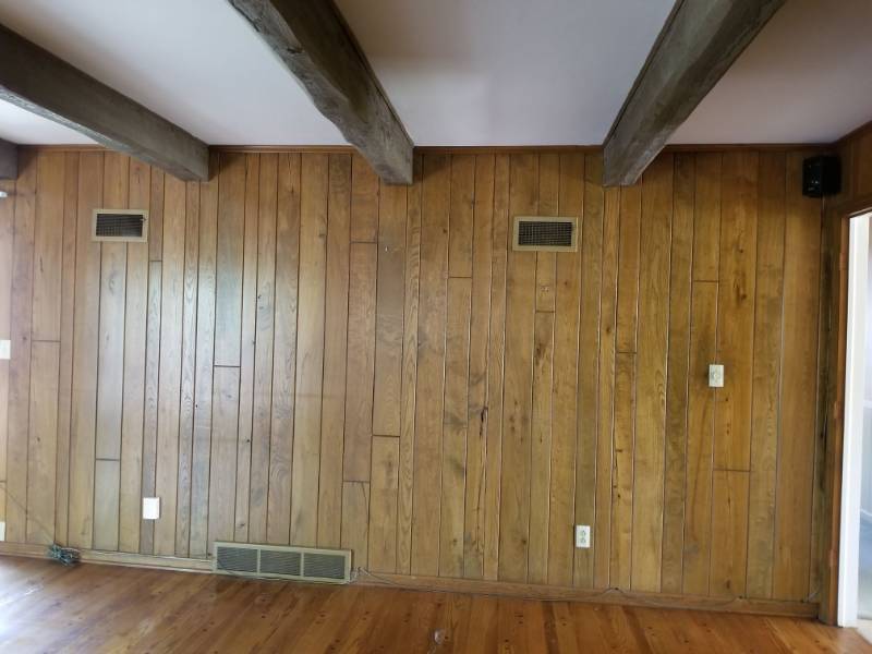 lot 1640 image: Wood Paneling of Entire Room