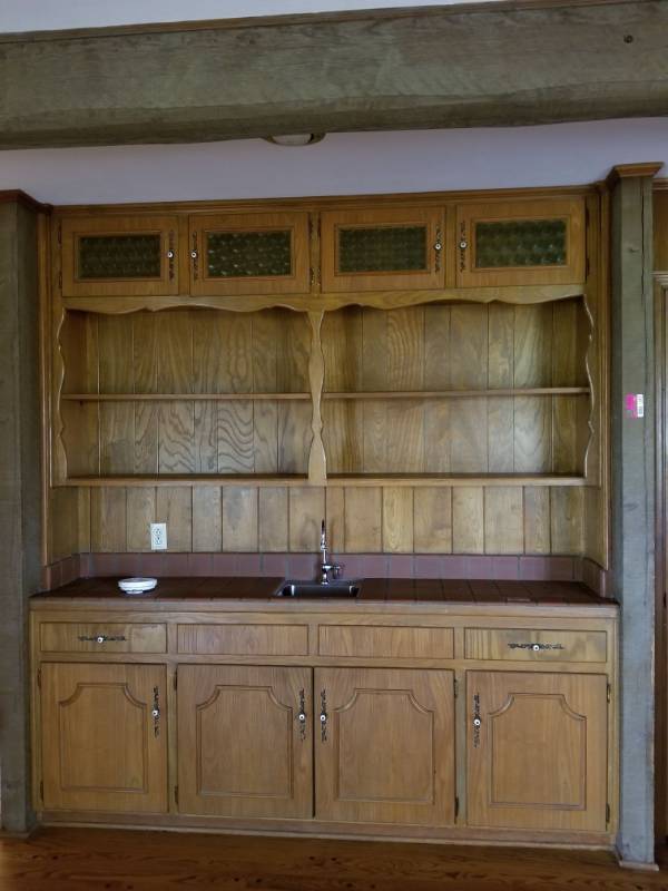 lot 1641 image: Wet Bar With Upper Cabinets