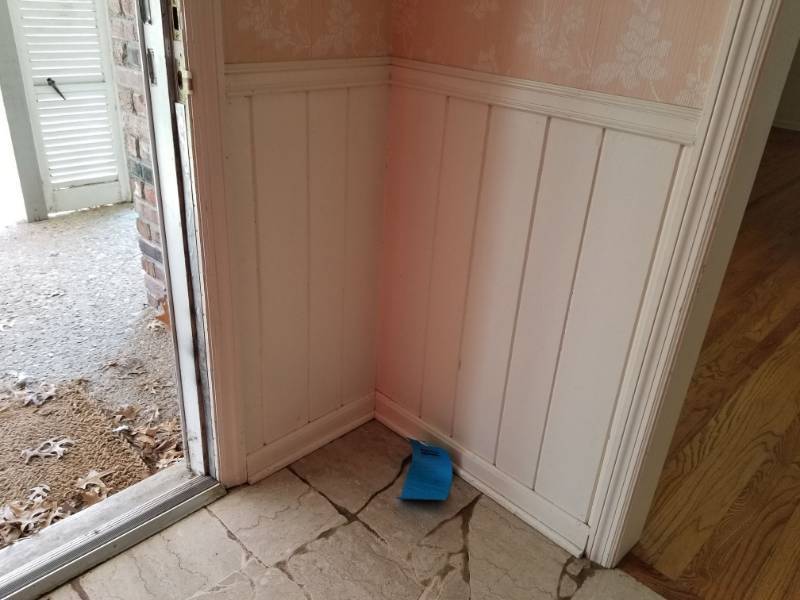 lot 1657 image: Wainscoating In Entry way