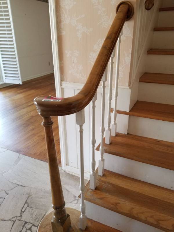 lot 1673 image: Wood Stair Railing