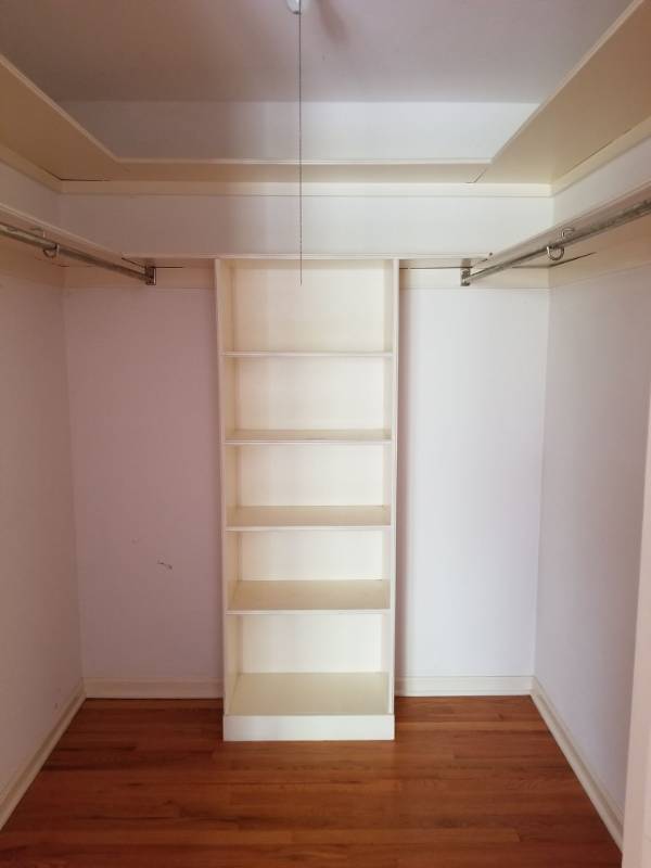 lot 1678 image: Closet Shelves