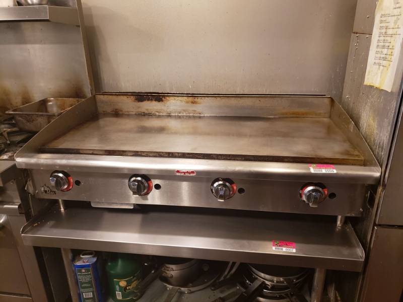 lot 6 image: Star Max 4 Burner Gas Griddle