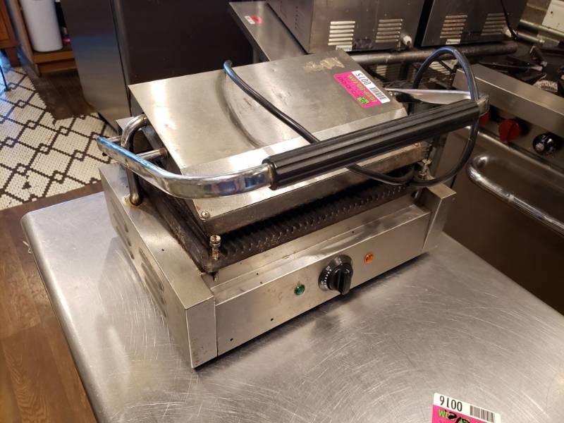 lot 15 image: Panini Press Single Grill. Model- SG-811EB