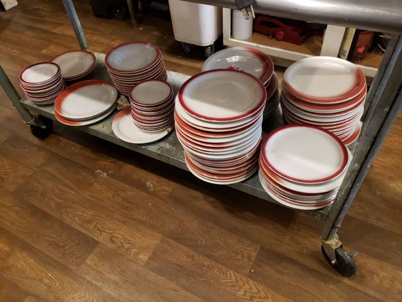 lot 17 image: Various Size Vintage Plates.