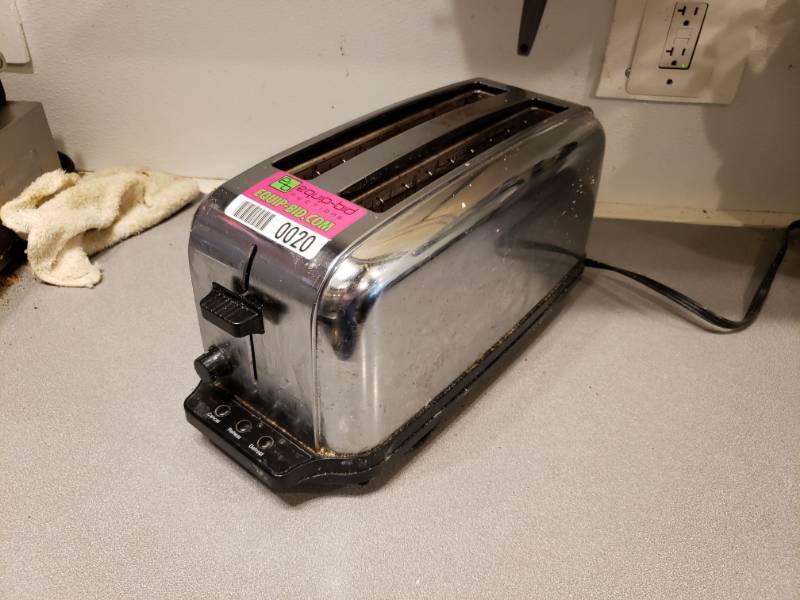 lot 20 image: Commercial Toaster