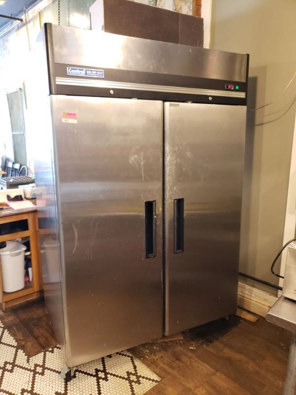 lot 30 image: Central Commercial Refrigerator on Wheels Model- 69K-032