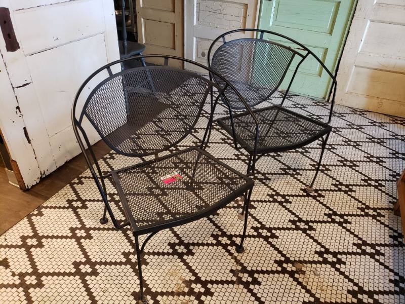 lot 64 image: (2) Black Metal Patio Chairs