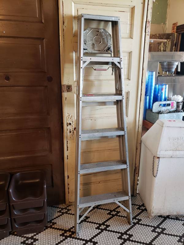 lot 68 image: Metal 6ft Ladder