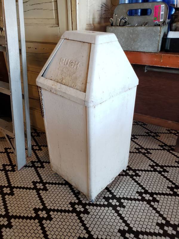 lot 69 image: Vintage Metal Trash can