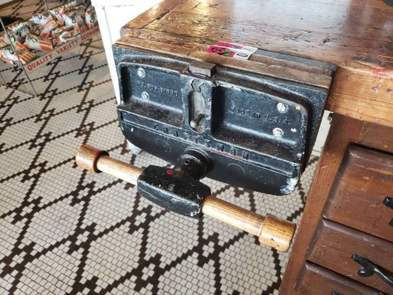 lot 77 image: Antique Craftsman Bench Vice