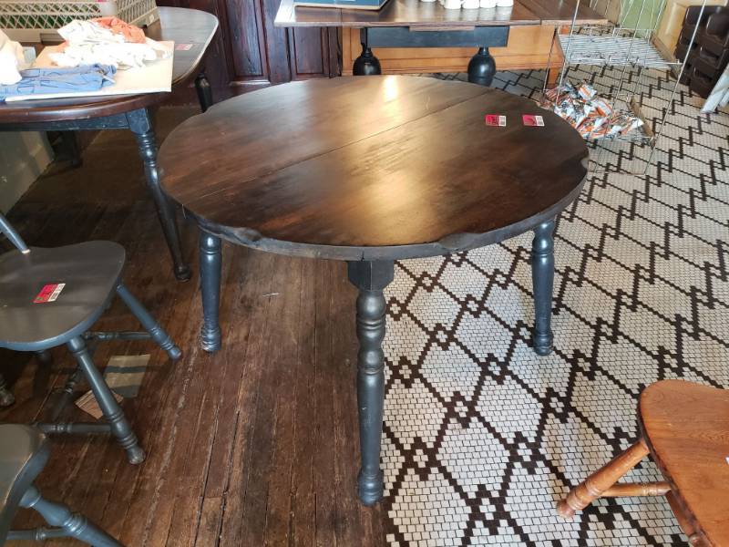 lot 85 image: Round Wooden Table