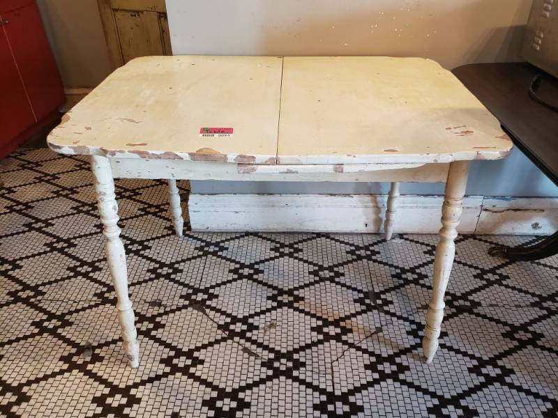 lot 94 image: Vintage Extendable Wood Table