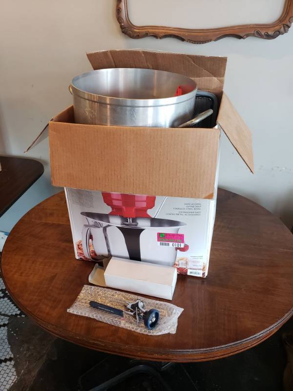 lot 101 image: Various Cookware with kitchen scale and New Sprayer