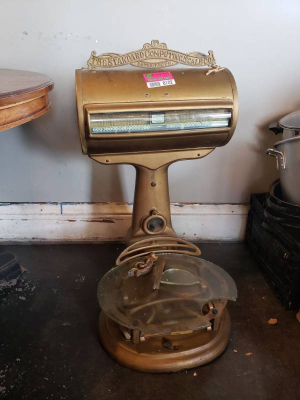 lot 102 image: Antique Computing Scale