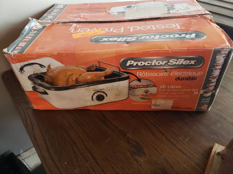 lot 104 image: New Proctor Silex Roaster Oven in Box.