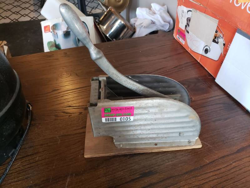 lot 105 image: Vintage Vegetable Chopper