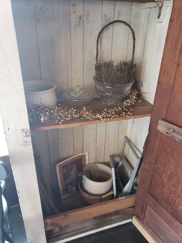 lot 119 image: Various Antiques