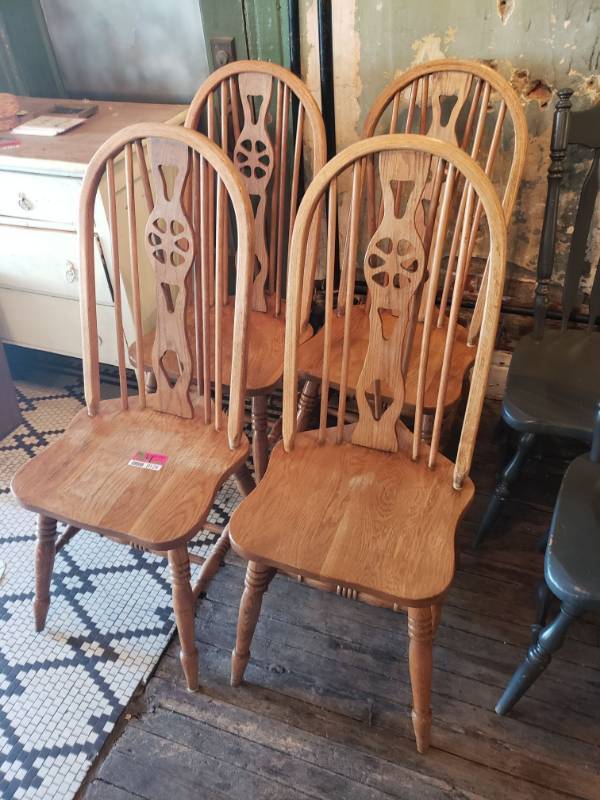 lot 124 image: (4) Wooden Chairs