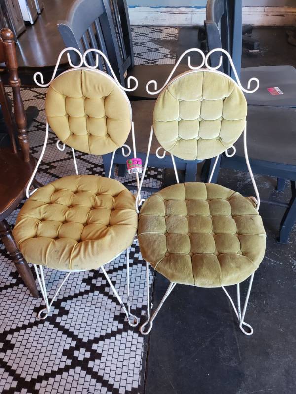 lot 129 image: (2) Vintage Metal Chairs