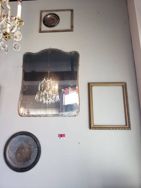 lot 131 image: Vintage Mirror and Frames