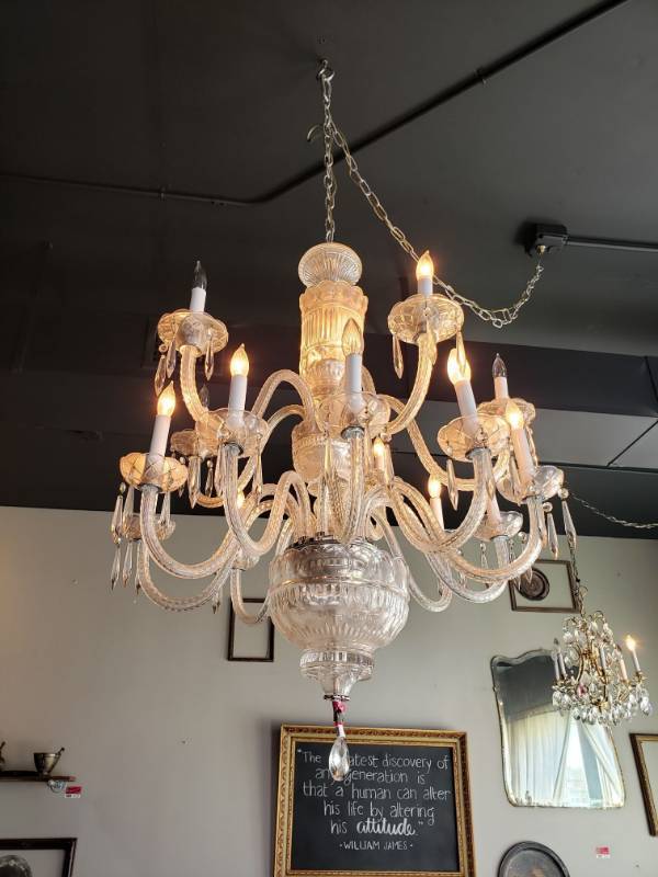 lot 139 image: Chandelier