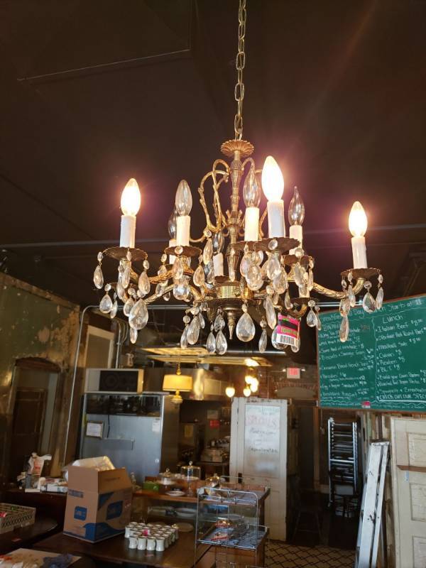 lot 141 image: Chandelier