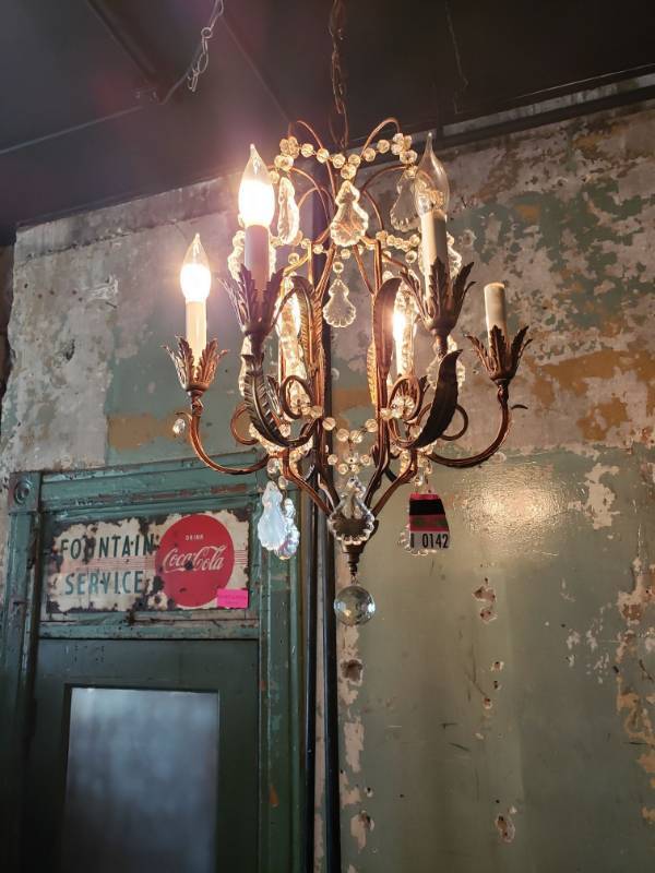 lot 142 image: Chandelier